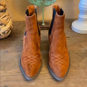 Shoe Republic Chestnut/ Cognac booties!